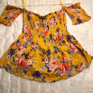 Floral Shirt✨2/$10✨